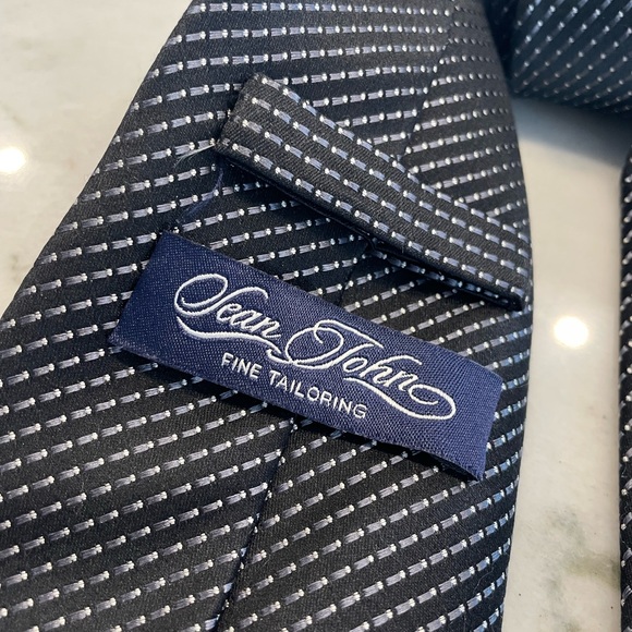 Black Silver Sean John 100% Silk Tie - Picture 2 of 3